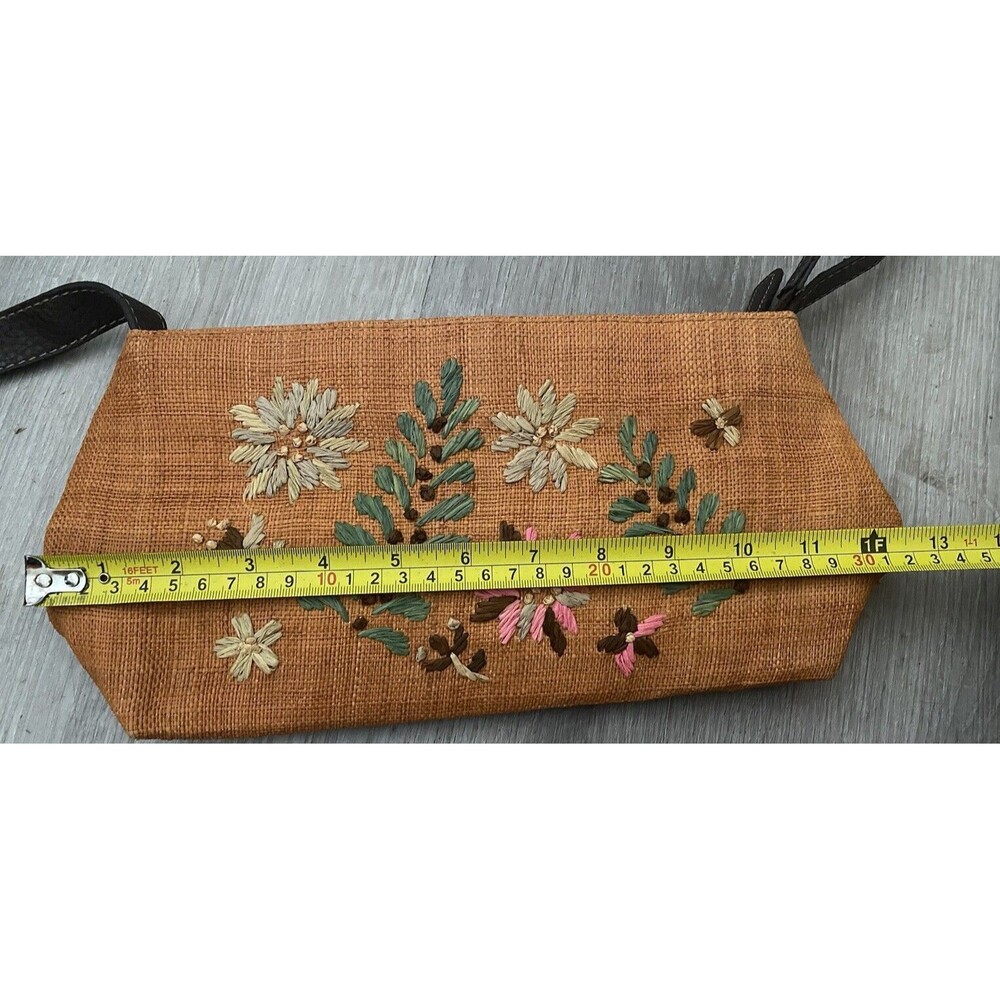 Liz Claiborne Baguette Cross Body Bag Boho Cottagecore Embroidered Flowers Straw - Picture 11 of 15